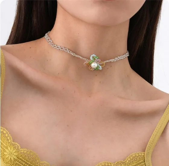 Elegant Floral Glass Bead Choker Necklace